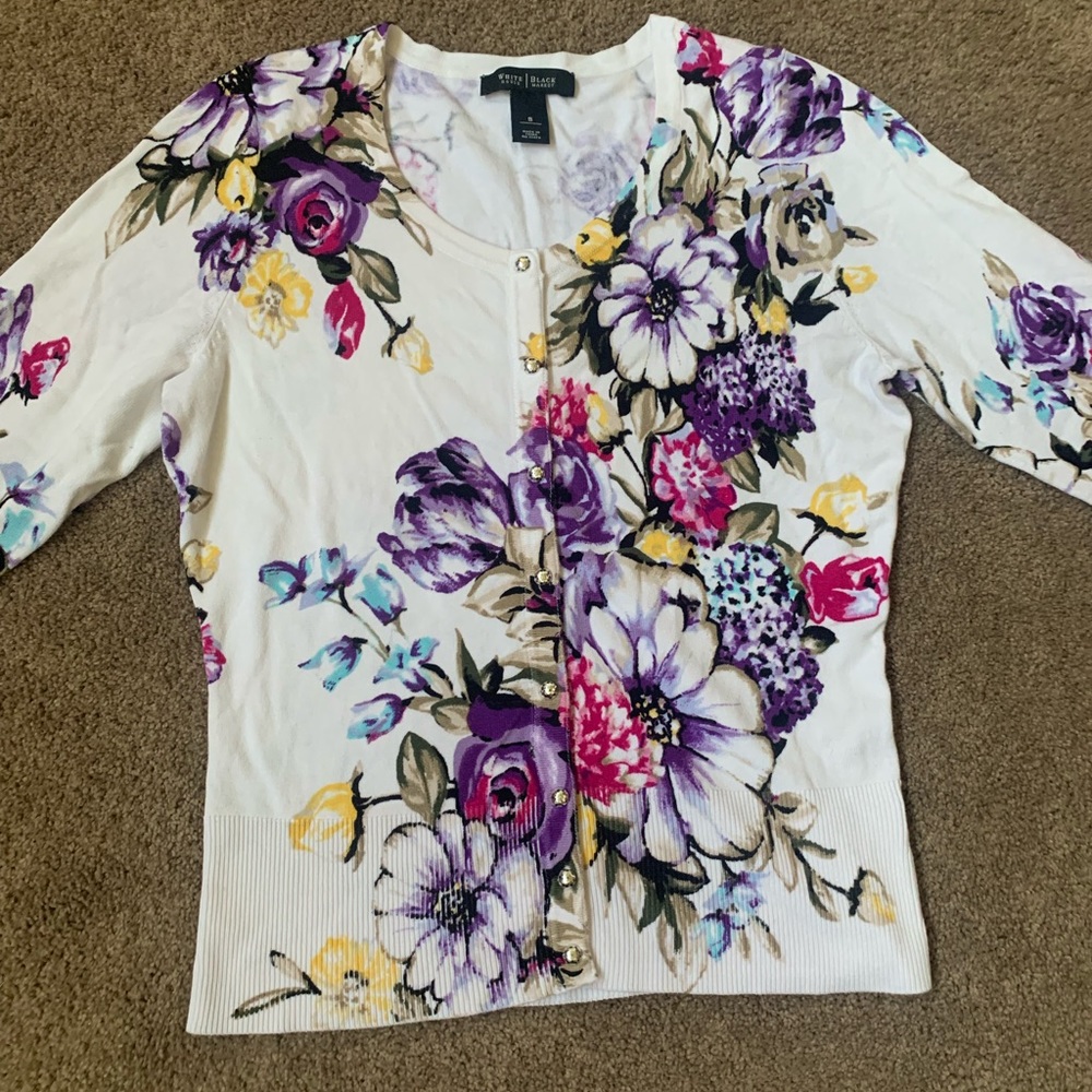 White House black market sweater 🌺